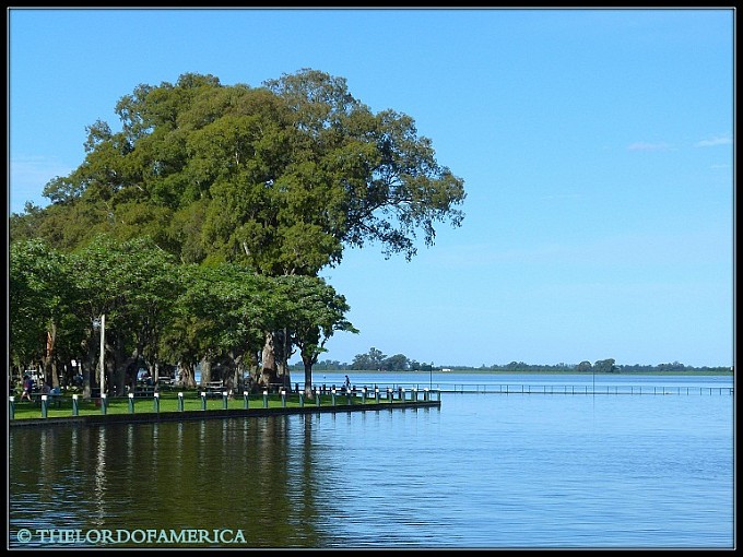 Costanera de laguna de Lobos en Lobos